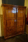 2 türiger Schrank, Nußbaum/Kirschbaum furniert, gut erhaltener Zustand, ca. 1830;